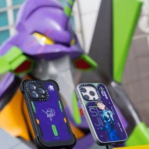 圖8.-11-月-8-日起限時六天至-CASETiFY-台北新光三越信義新天地-A11-門市購買任-2-款《新世紀福音戰士》聯名系列電子配件，即可兌換限量版-EVA-聯名背包乙個