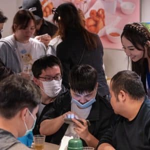 圖003：玩家們迫不急待的進入《劍俠世界：起源》，重新找回當初的感動。