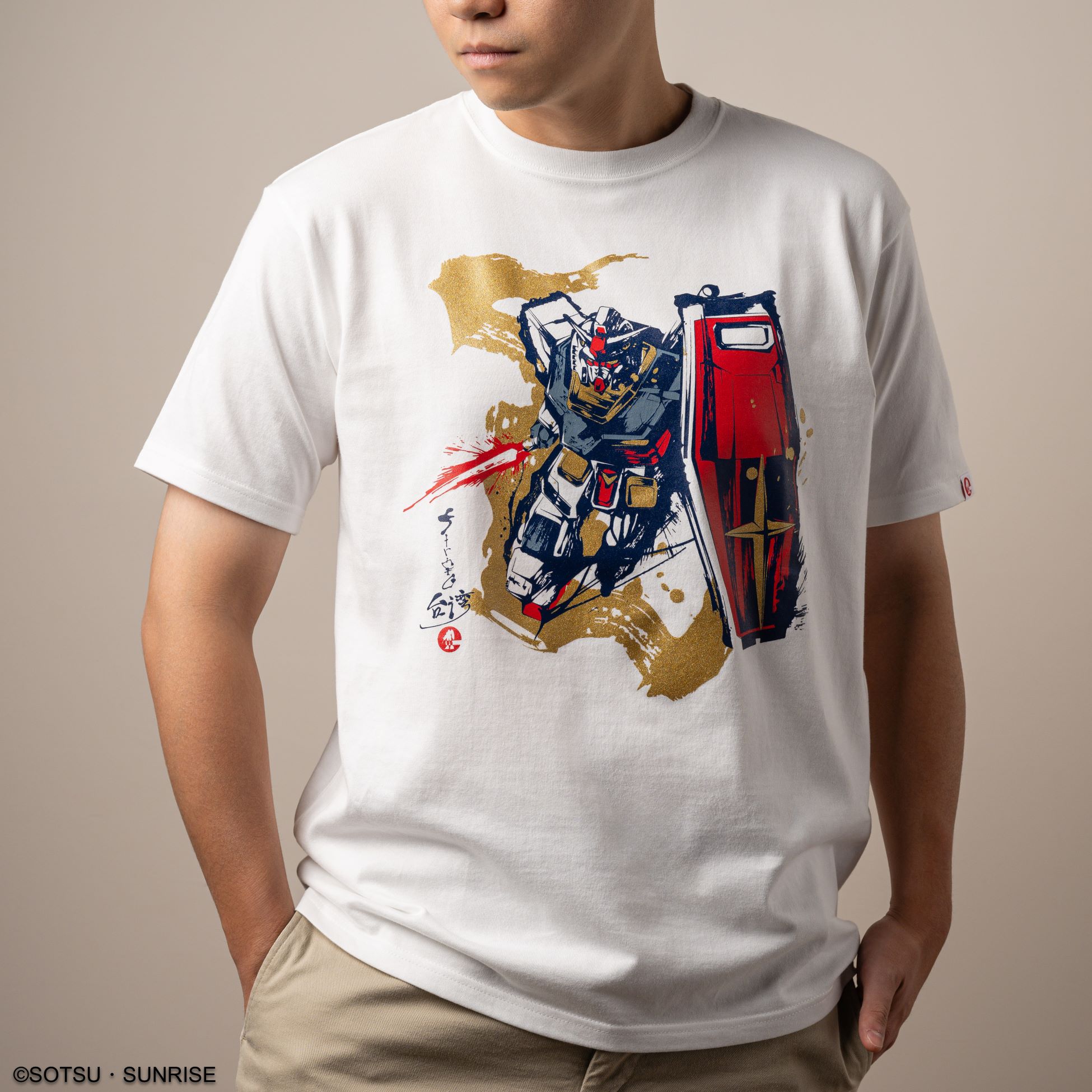 圖說：STRICT-G-JAPAN×TAIWAN-限定「機動戰士鋼彈」水墨風短袖T恤-RX-78-2鋼彈，售價NT1750。