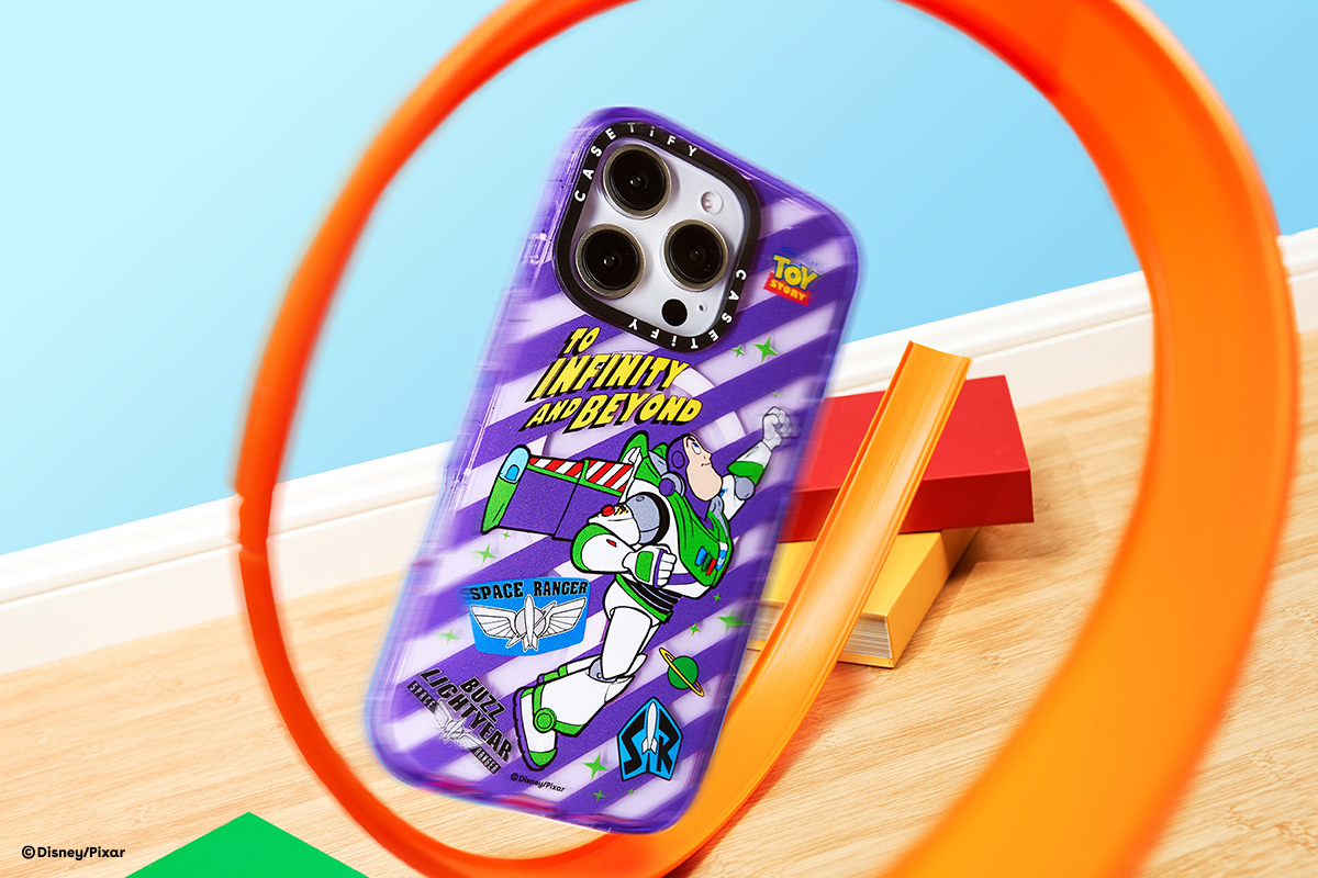 圖3.-迪士尼皮克斯《玩具總動員》-_-CASETiFY-聯名系列推出多款手機殼印花，與胡迪、巴斯光年與夥伴們展開冒險旅程