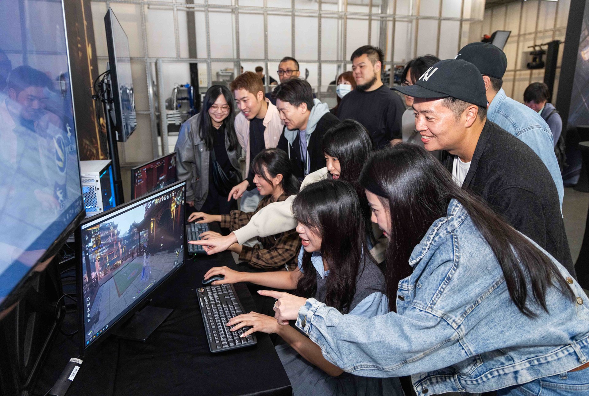 05-《逆水寒》發佈會現場玩家體驗踴躍熱烈