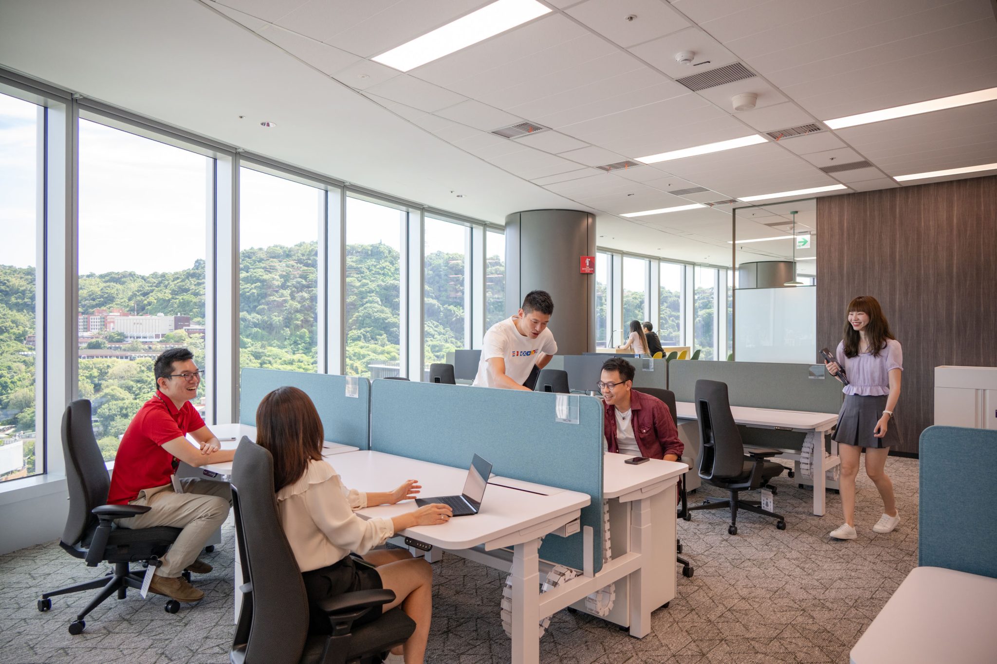 Google 圖三：Google 在台灣揭幕全新辦公室，打造總部外最大 AI 基礎建設硬體研發中心，圖為辦公室辦公空間。