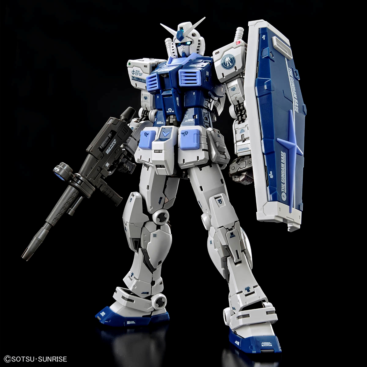 (2)【圖說】RG 1／144 RX-78-2鋼彈 Ver.2.0 [THE GUNDAM BASE 配色]，售價新台幣1,260元。