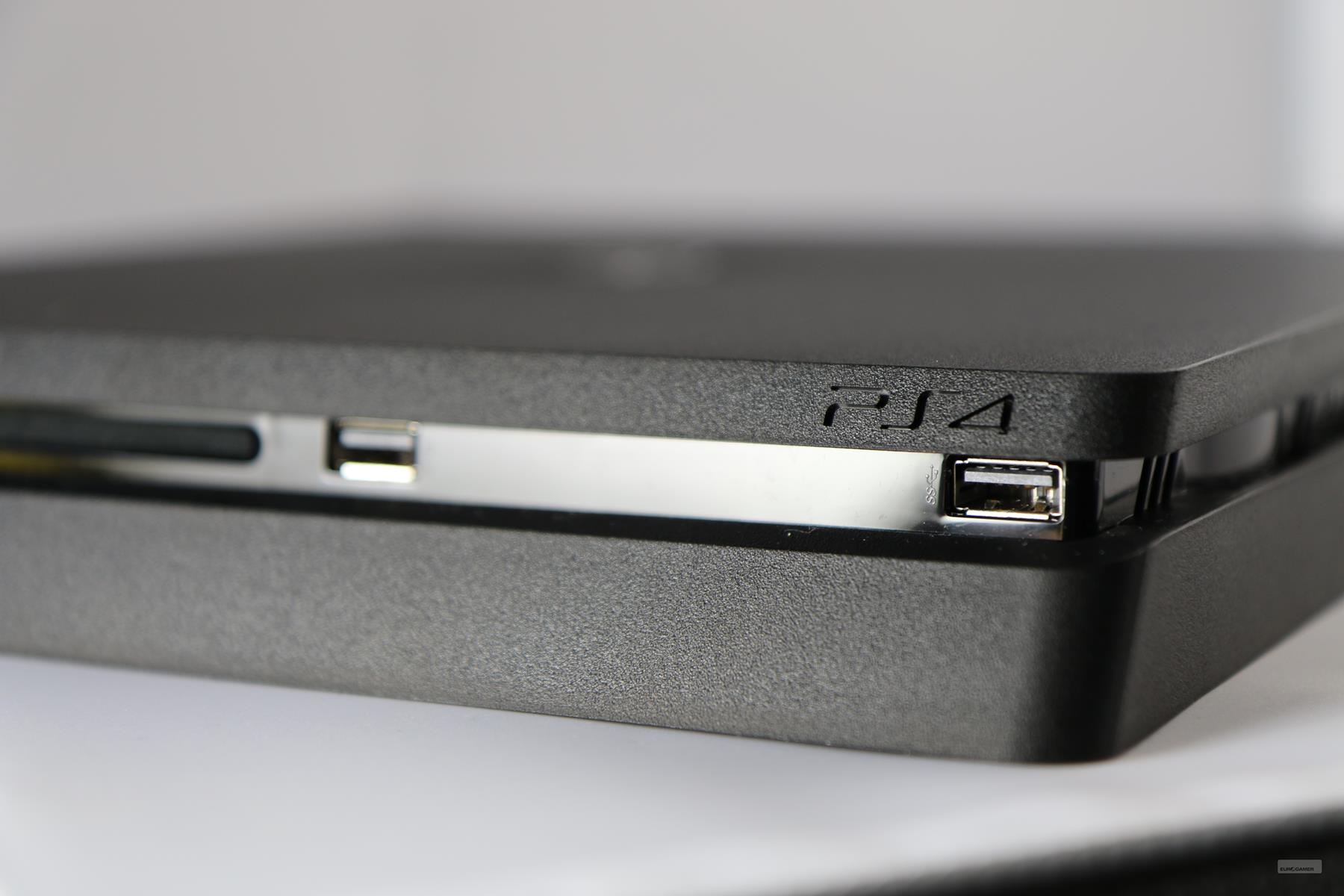 ps4_slim_leak_pro_shot_eurogamer_1.jpg
