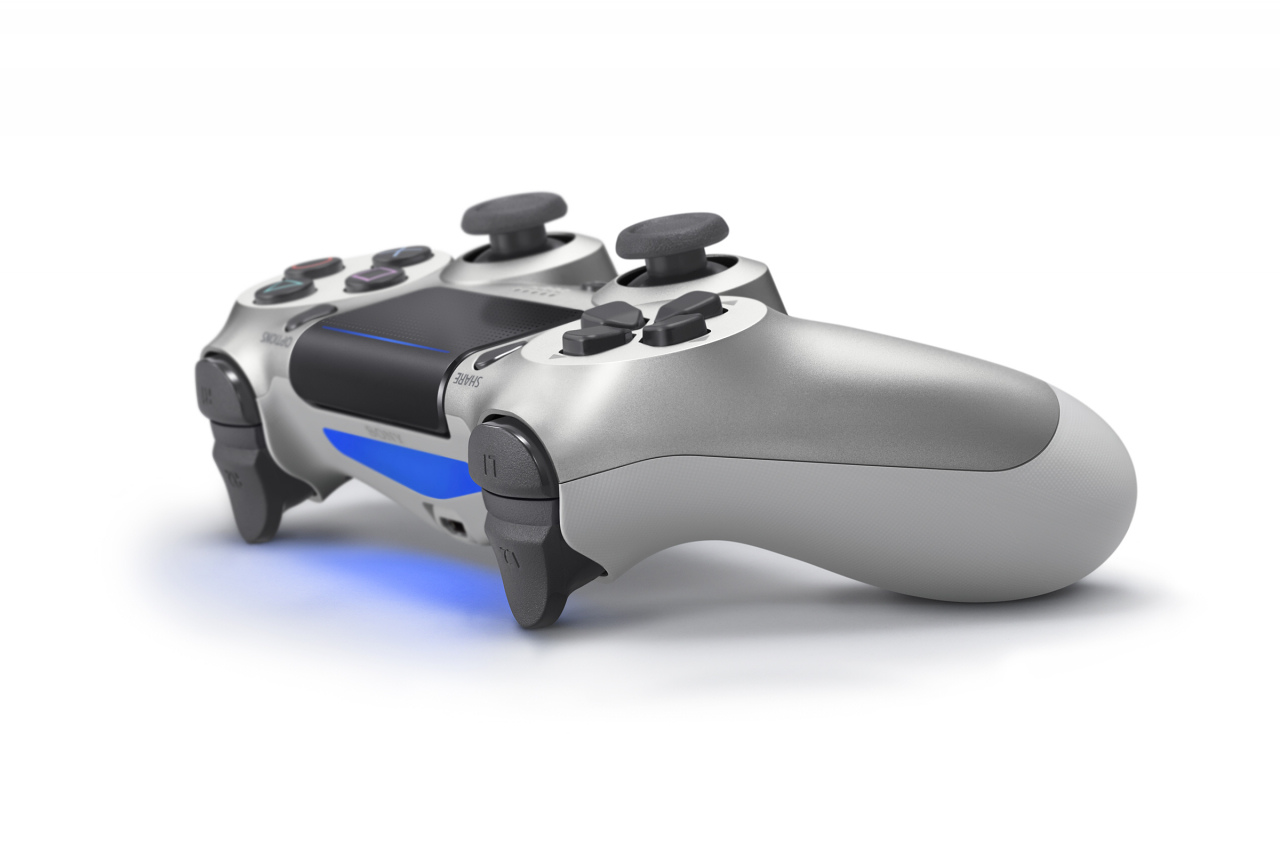 DUALSHOCK4_2_Silver_02.jpg