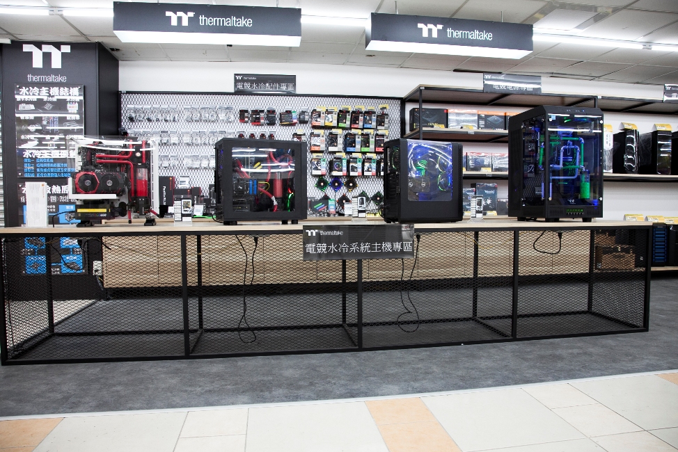 曜越四台最具代表性的水冷電競機殼Core P3、Suppressor F31、View 27及The Tower 900..jpg