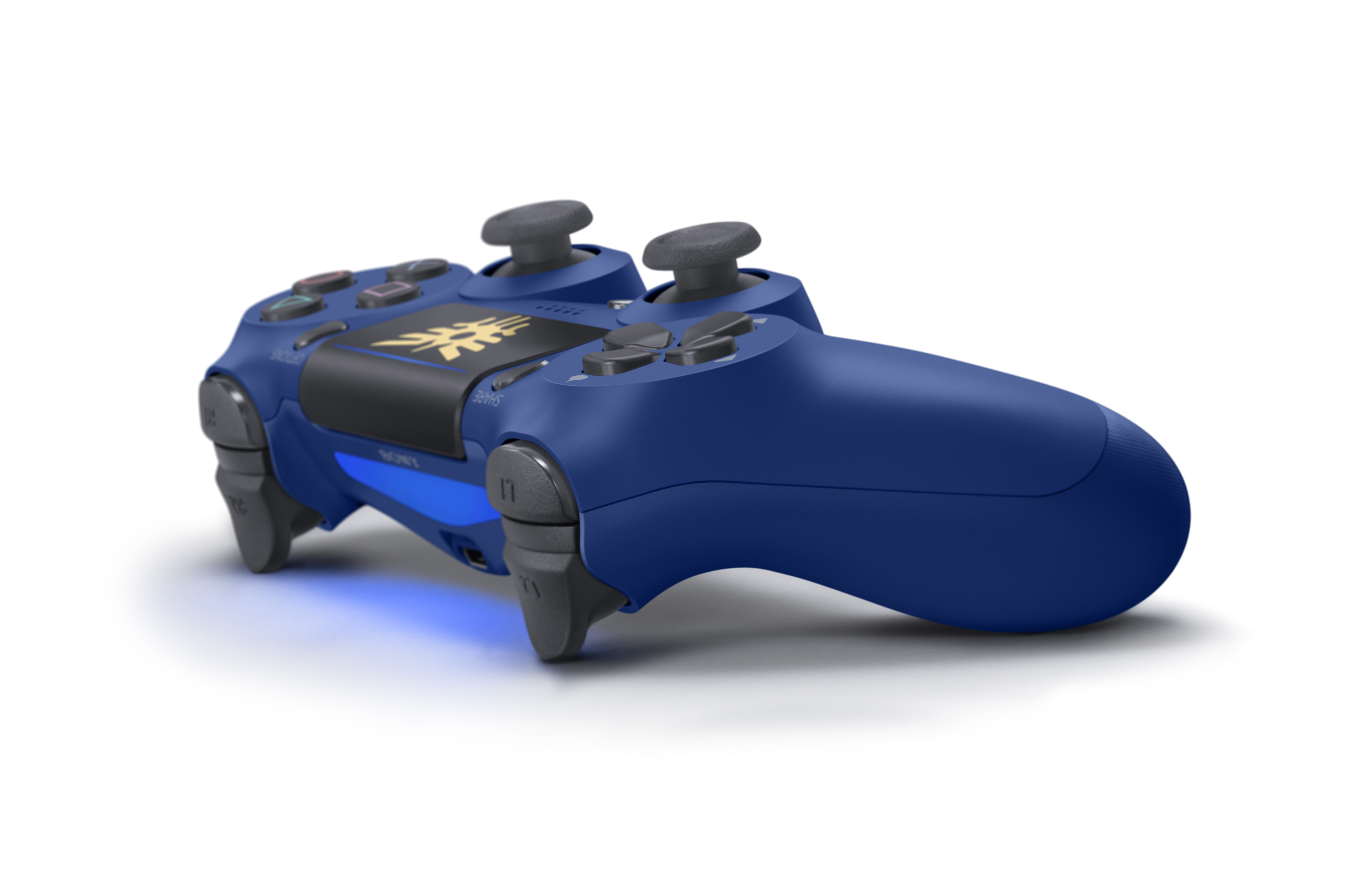 DUALSHOCK4_2_DRAGONQUESTXI_02.jpg