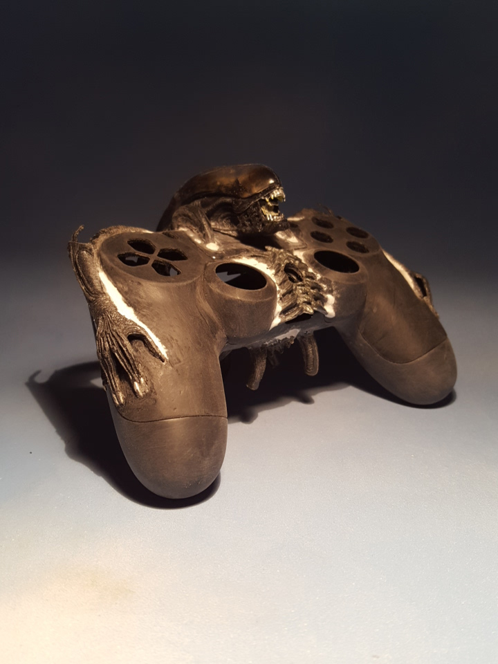 Alien controller 6 front first stage FREE USE.jpg