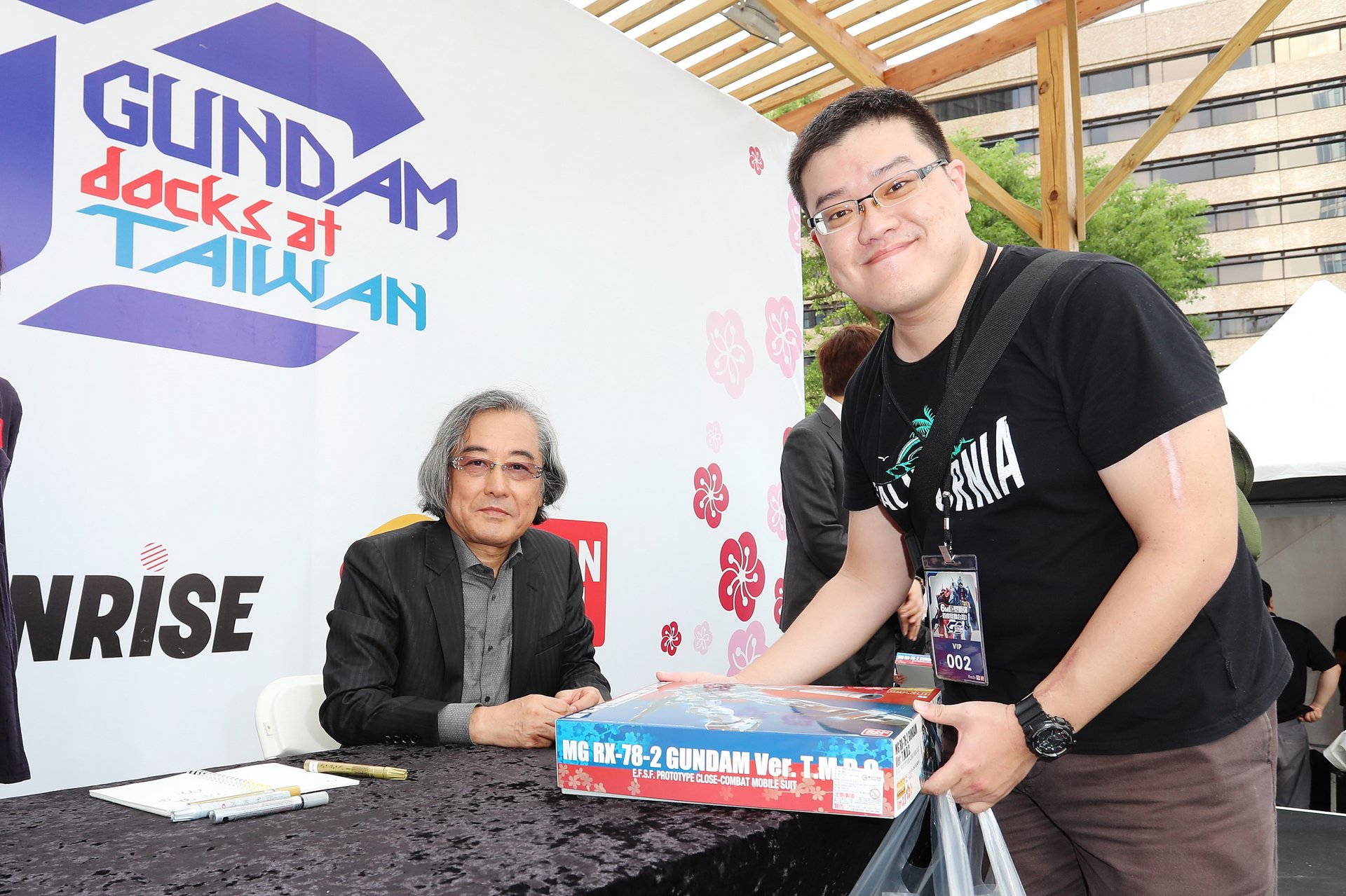 GUNDAM docks at TAIWAN開幕記者會,大河原邦男老師贈50位幸運鋼彈迷親筆簽名!.JPG.jpg