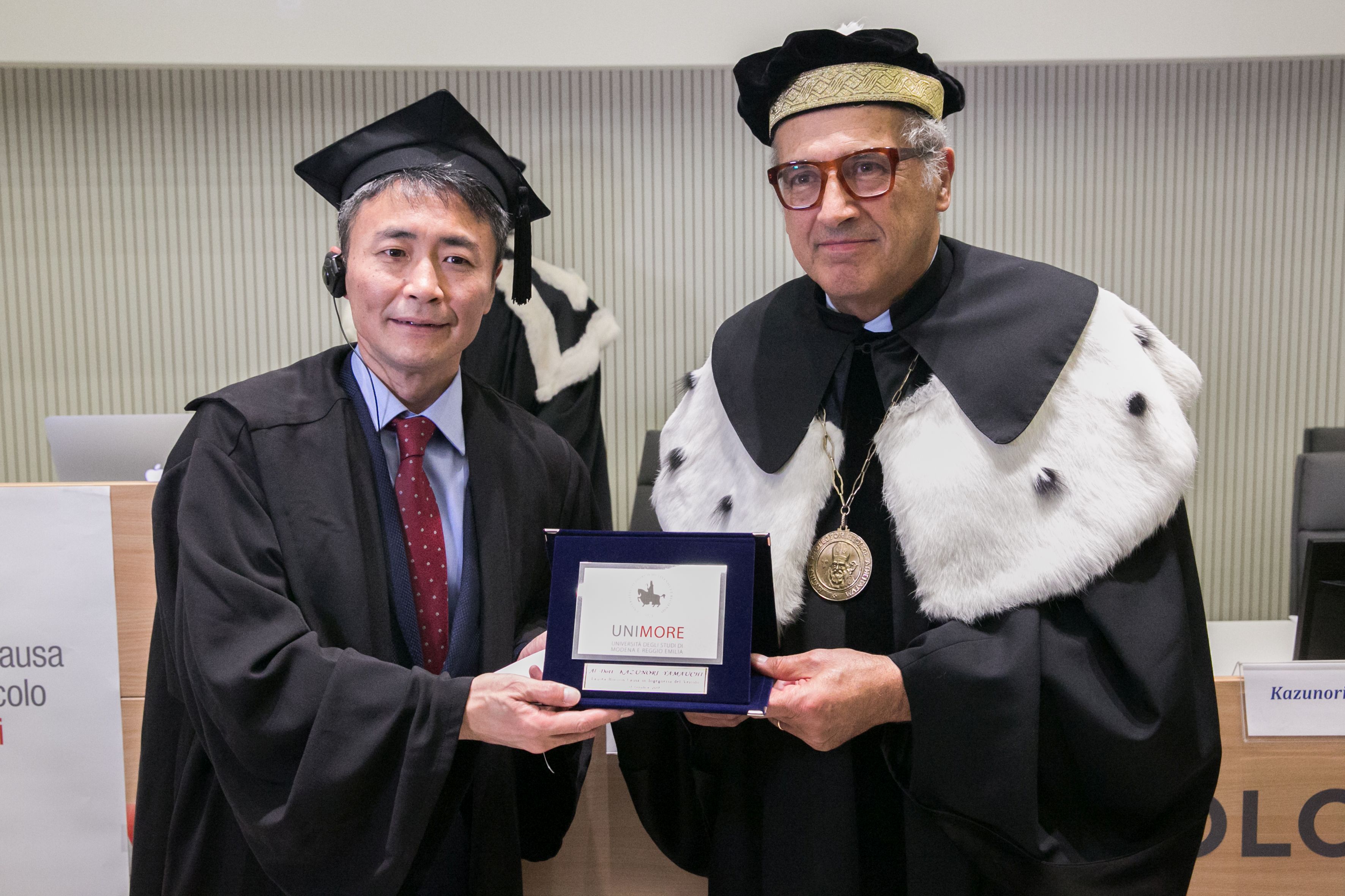 Kazunori-Yamauchi-viene-insignito-della-Laurea-ad-honorem-in-Ingegneria-del-veicolo.jpg