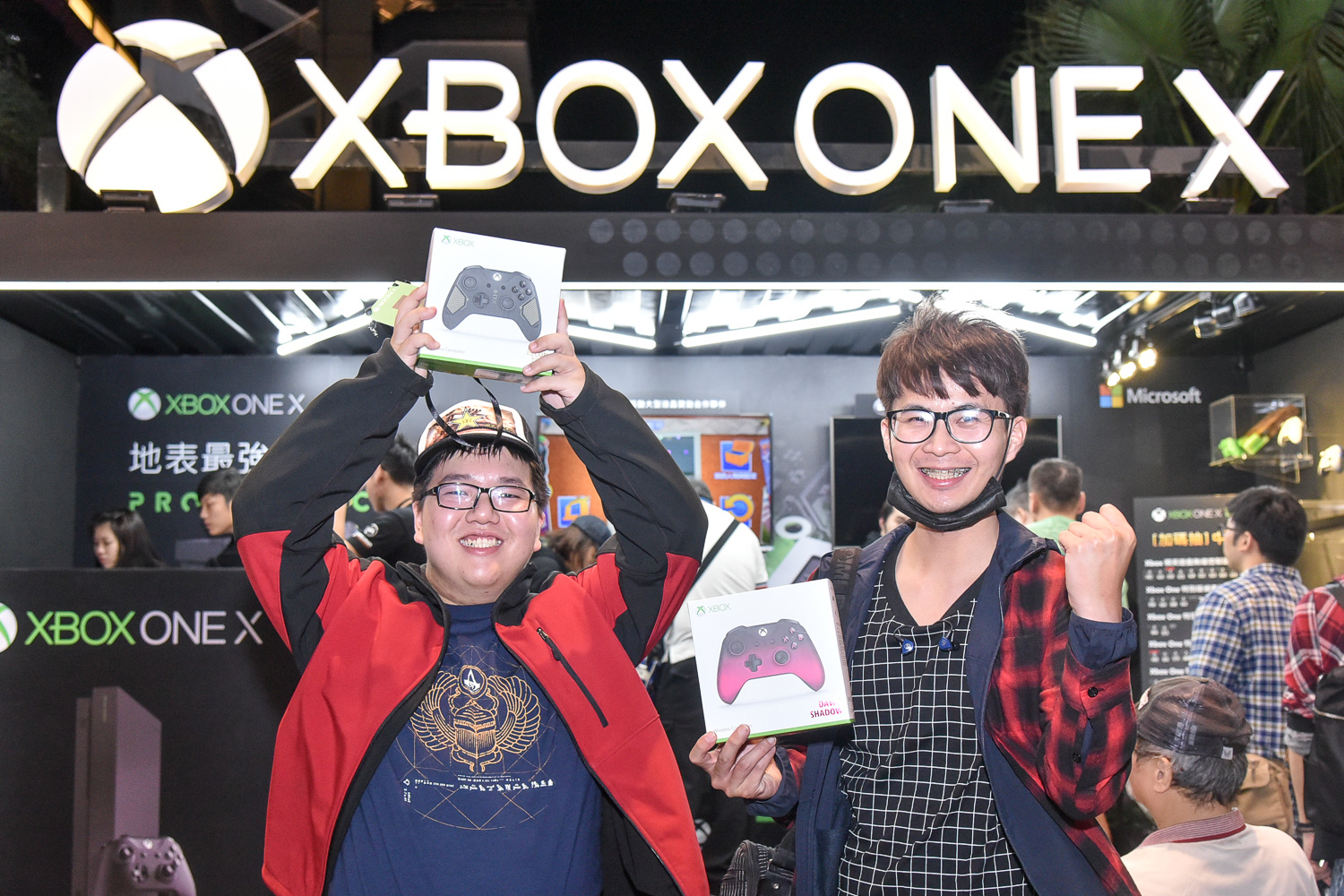 【圖二】台灣微軟大方祭出好康!現場抽出Xbox One偵查科技無線控制器、Xbox One闇影紅.jpg