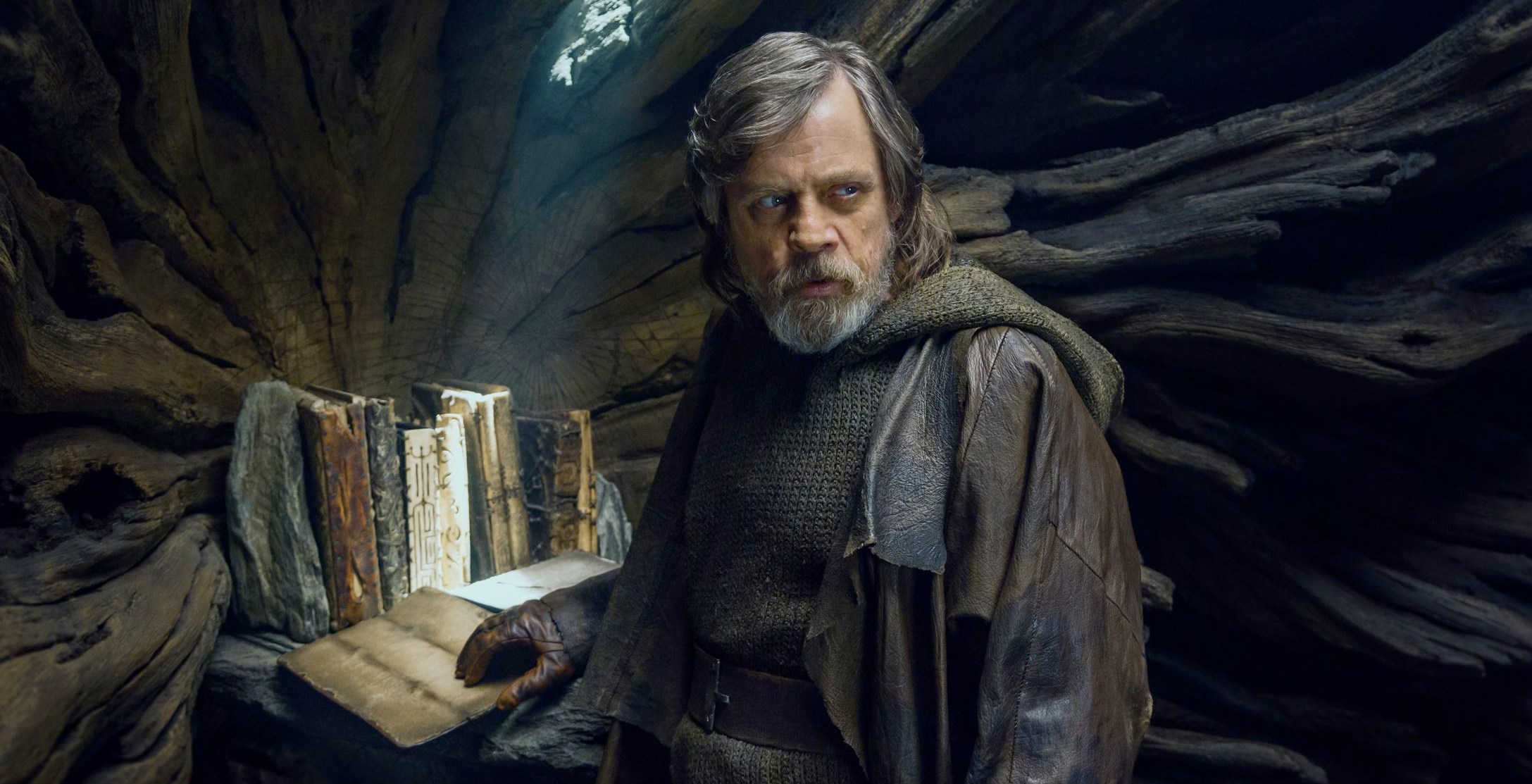 starwars-lastjedi-luke-books-tree.jpg