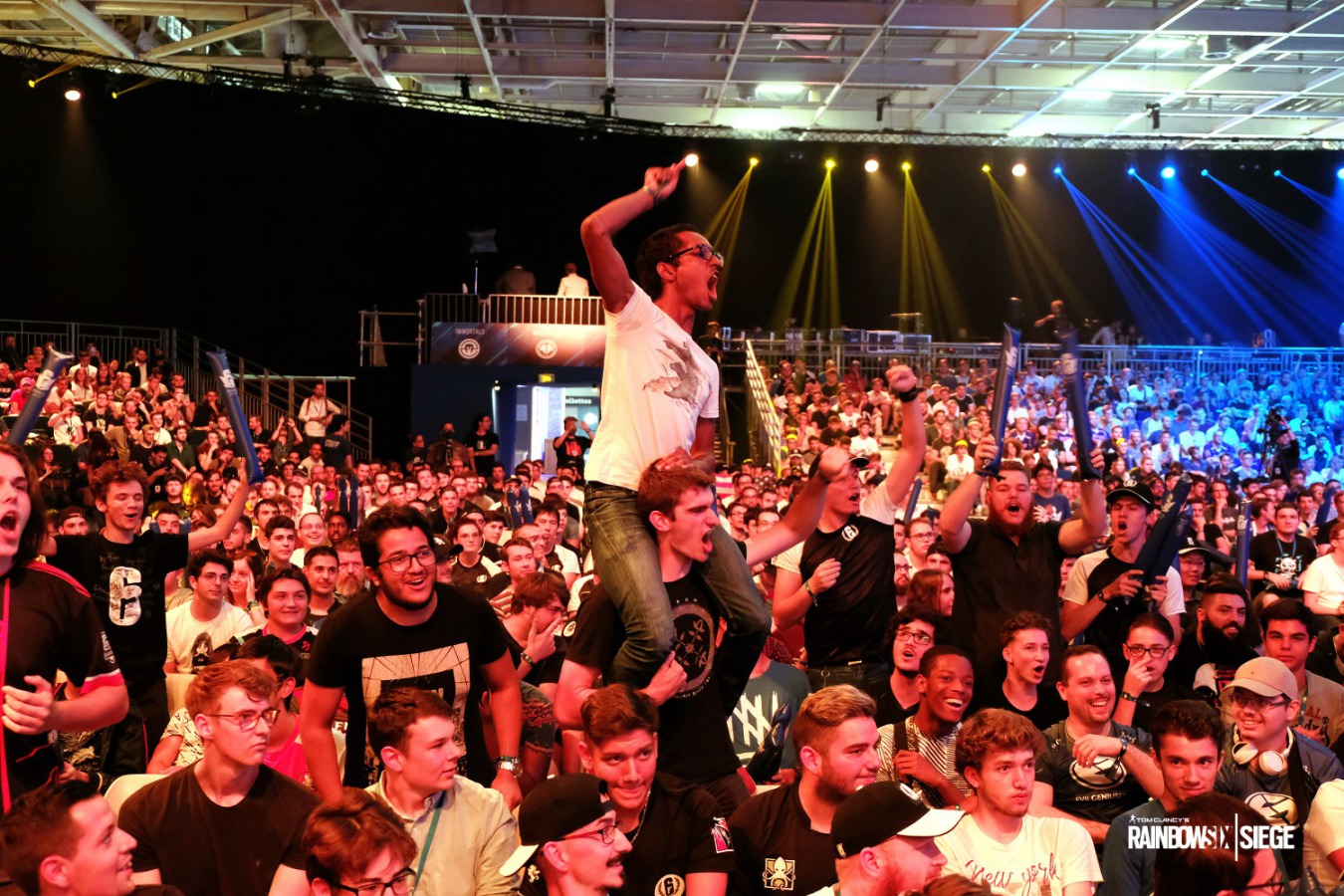 R6S_Six_Paris_Major_Photo_03.jpg