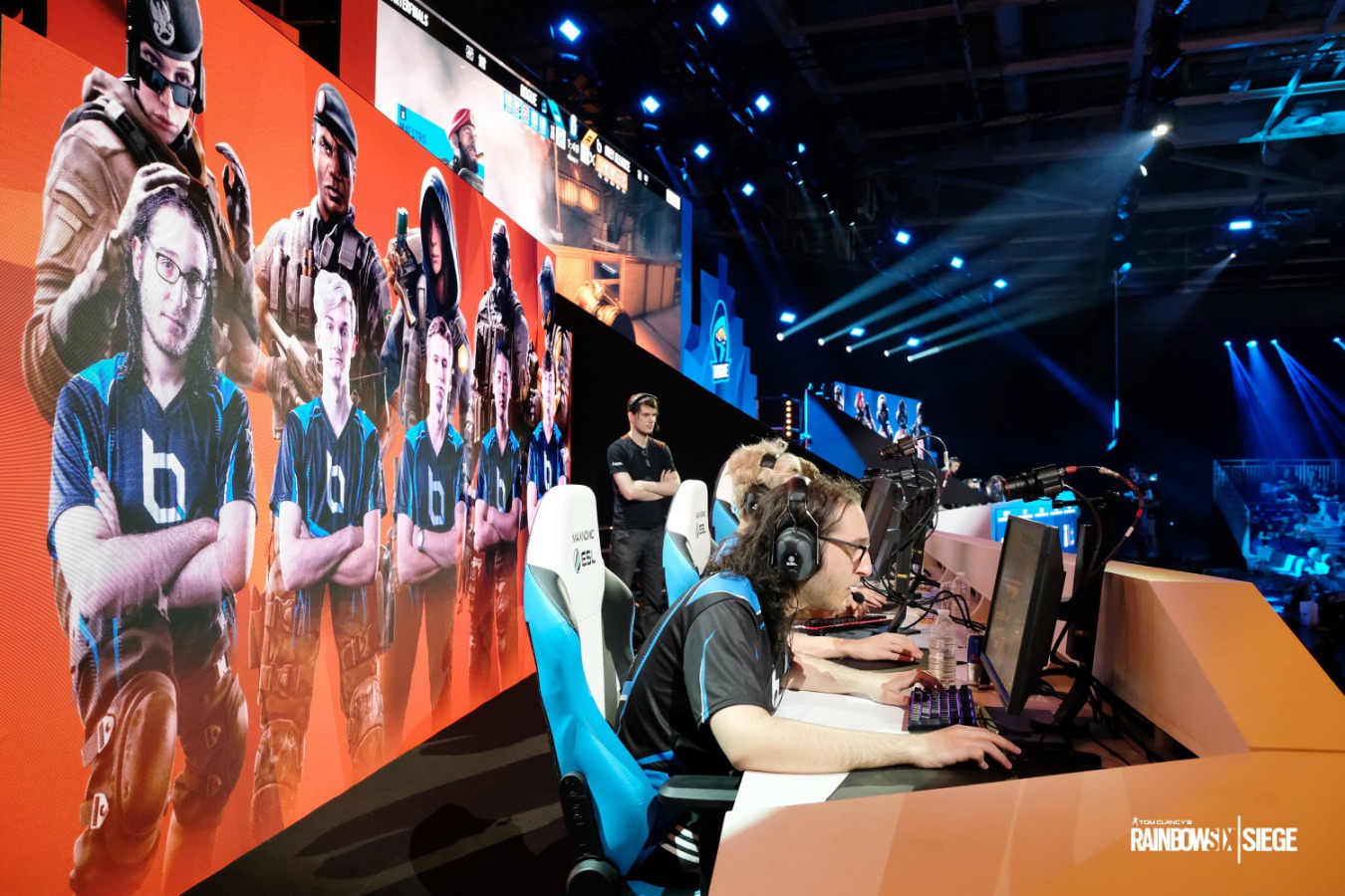 R6S_Six_Paris_Major_Photo_05.JPG
