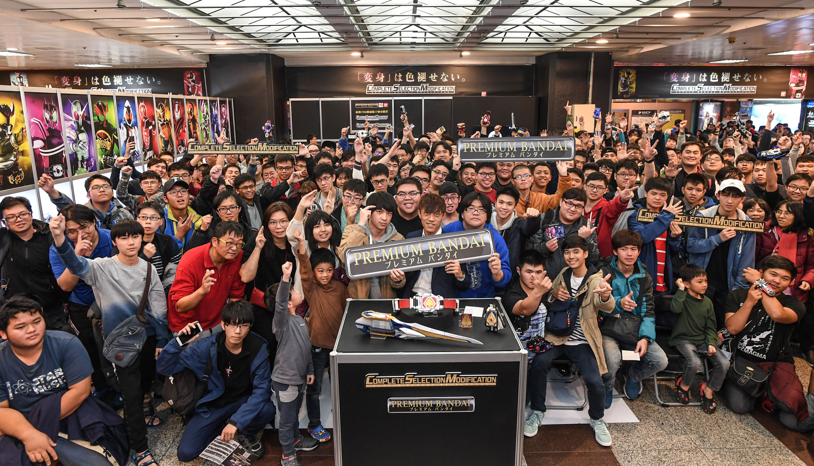 附圖1_【平成假面騎士20作品紀念 變身腰帶特別展】於展出期間吸引數千名粉絲朝聖.jpg.jpg