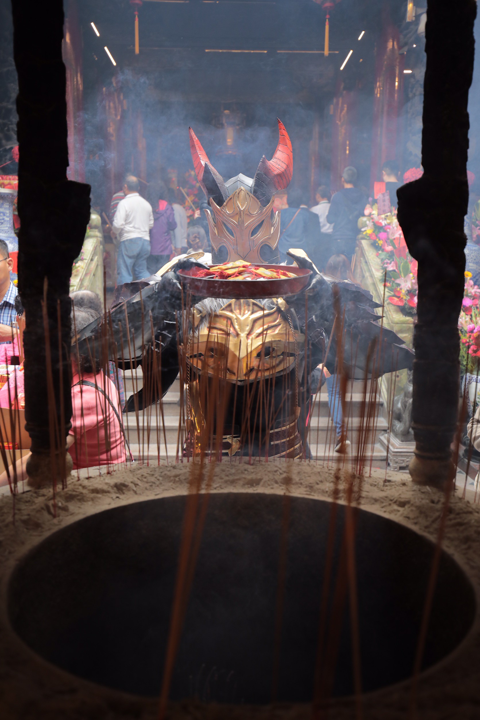 03-《天堂M》龍鬥士為本次活動平安符於大甲鎮瀾宮進行過火加持.jpg